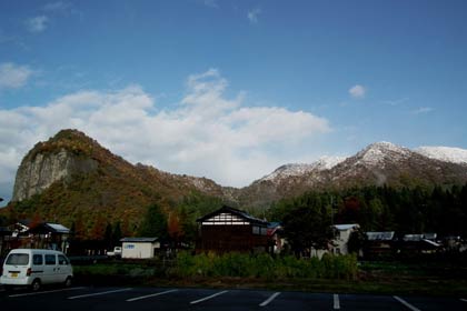 八木ヶ鼻を白くした雪は消える