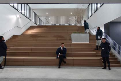  校舎内の玄関ホール