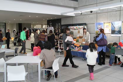 エントランスホールにも出店