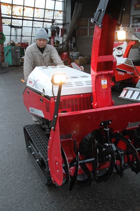 除雪機安全講習会を開く丸富で販売している除雪機