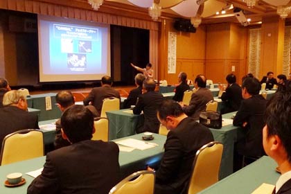 商工中金会三条部会の例会で元ソニー技術経営担当部長の下川貴久恵(株)ダヴィンチ・ブレインズ社長が「異分野こそアイデアの宝庫～燕三条発“カワイイ”に賭ける男たち」のテーマで講演