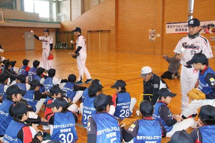  燕市で8日開かれてたYS野球クリニック レベルアップ教室