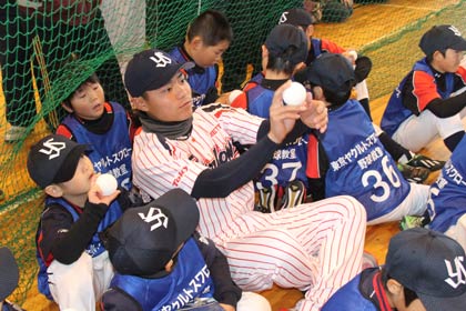 中村悠平捕手