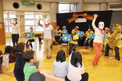 燕市児童研修館「こどもの森」で行われたクリスマスわくわくコンサート