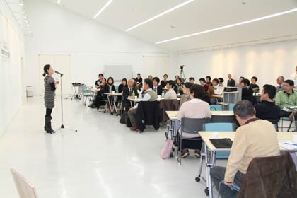  15日、三条東公民館で開かれた地域見守り支え合い大交流会
