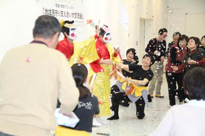 NPO地域たすけあいネットワークによるマツケンサンバも