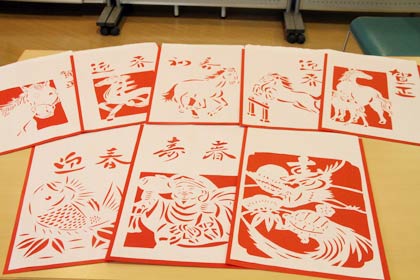 道の駅国上の「味処花てまり」で販売している「分水切り絵村」が製作した八丁紙
