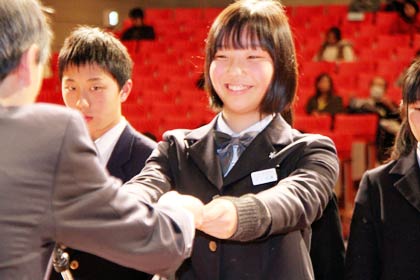 燕市英語スピーチコンテストで最優秀賞に輝いた河上さん