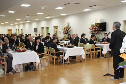 24日開かれた社会福祉法人新潟さくら会が燕市分水五千石に設置した特別養護老人ホームとショートステイ、デイサービスの機能をもつ施設「分水いちごの実」の完成祝賀会