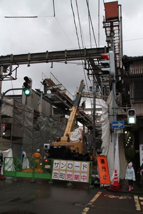 12月20日のサンロード宮町のオーバーアーケード解体の状況