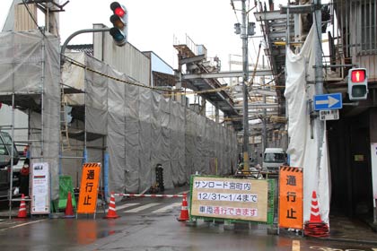 大みそかの31日から来年1月4日までの5日間は通行止めが解除される燕市のサンロード宮町