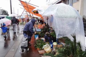 大みそかの31日朝、中央市場で開かれた歳末臨時市
