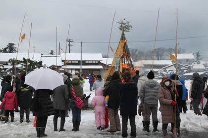 雪のなかで塞の神