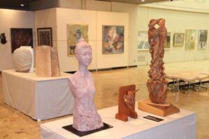 27日まで加茂文化会館で第28回新春美術展、加茂の作家による昨年の県展や芸展の受賞作など67点を一堂に展示