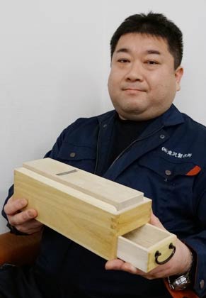 かつお節削り器の注文がうなぎ上りの滝沢製作所の滝沢社長と人気の同社のかつお節削り機