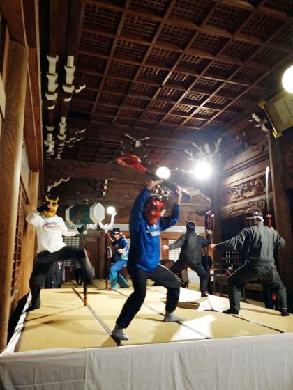 「節分」の2月3日に本成寺で行われる節分大祈願会に向けて練習を重ねる本成寺鬼踊り奉賛会