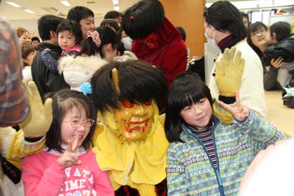 小学生になれば鬼と並んで余裕のピース