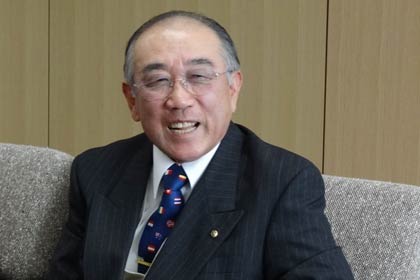 燕市に卓球台20台を寄付した田中公一さん