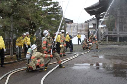 来迎寺で「第60回文化財防火デー」の防災訓練