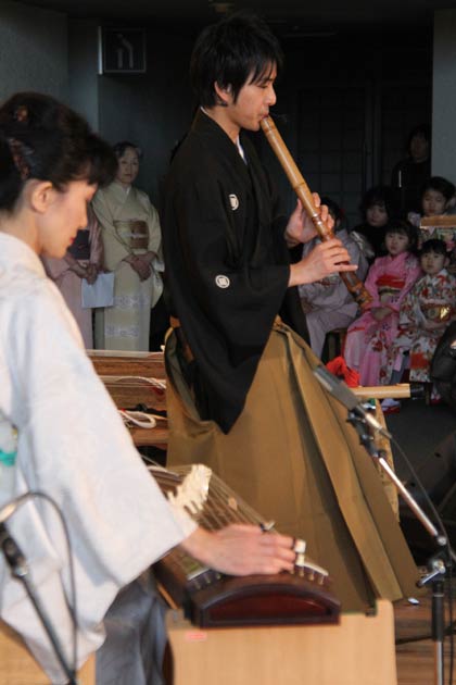  26日、加茂文化会館で開かれた「新春ロビーコンサート～箏・尺発　寿ぎの音～」