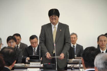  中心市宣言を行う鈴木市長