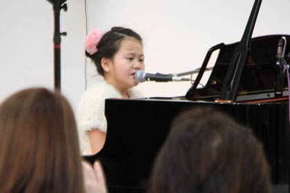 会場をわかせた佐藤英里さん