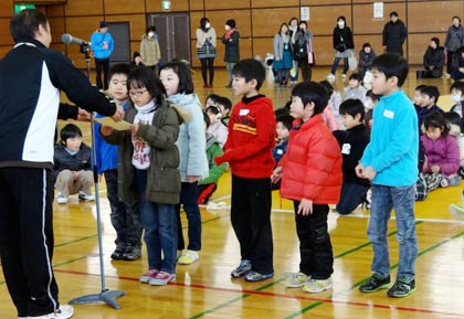 低学年の表彰式
