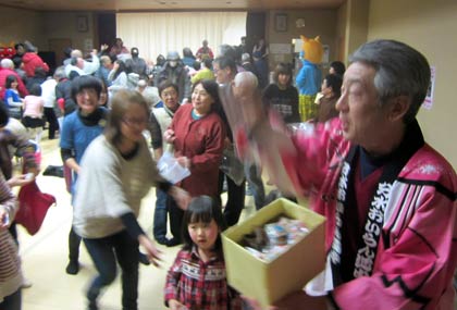 「てまりの湯」の節分豆まき大会