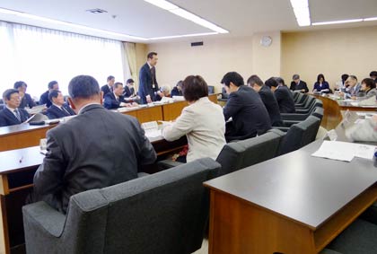 20日、三条市で開かれた平成26年度一般会計当初予算概要説明会