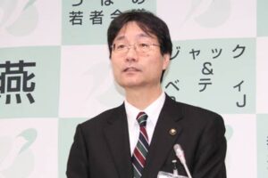 記者会見で平成26年度当初予算案を発表する鈴木燕市長