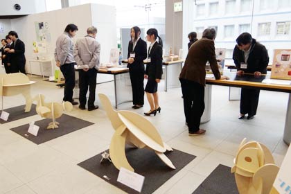 23日まで燕三条地場産業振興センターで開かれている県立三条テクノスクールの修了展
