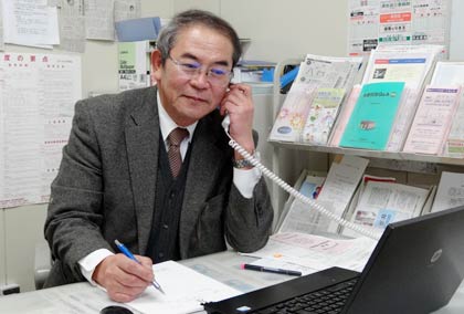 県央ライフサポートセンターで相談に対応するコーディネーターの藤木清さん