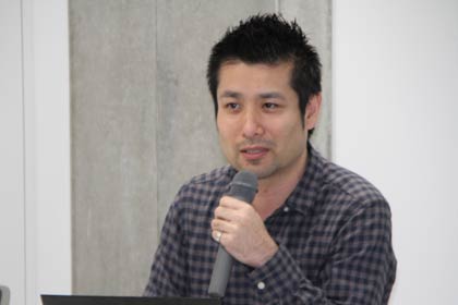 講評する山崎亮さん