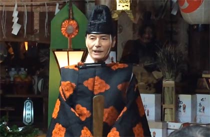戸隠神社の歴史を話す星野宮司