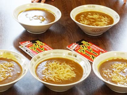 試食したカレーラーメン