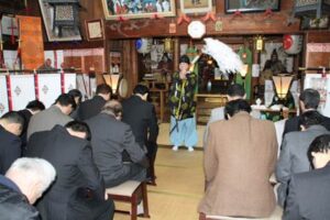 宮町商店街振興組合が戸隠神社でお粉割った新サンロード宮町竣工報告祭