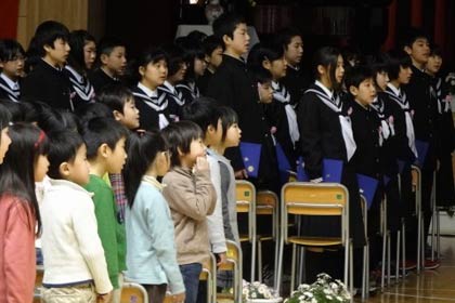 卒業生と在校生で「別れの言葉」
