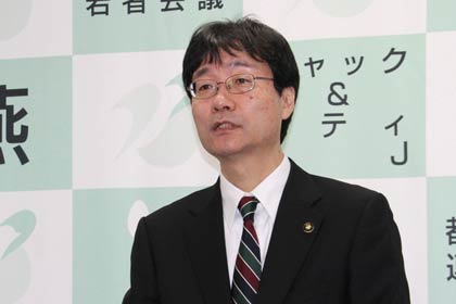 定例記者会見を行う鈴木市長