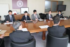 三條機械スタジアムの指定管理者、丸富の野球を通した貢献活動を調査研究した慶応大学大学院政策メディア研究科SCMが国定三条市長に提言
