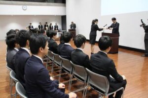1日行われた平成26年度燕市新採用職員入庁式