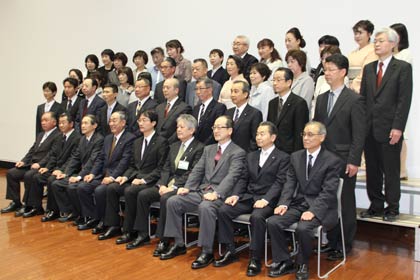 退任式前に行われた記念撮影