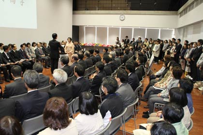 31日行われた平成25年度燕市職員退任式