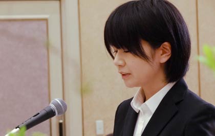 稲田さんが新入生宣誓