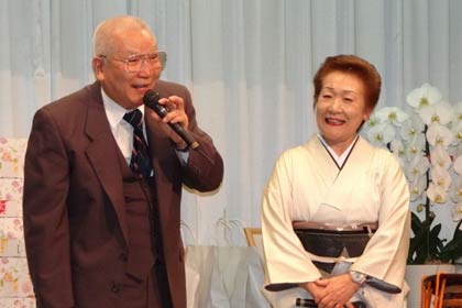 「スナックマンマ」の五十嵐さんと夫の勝隆さん