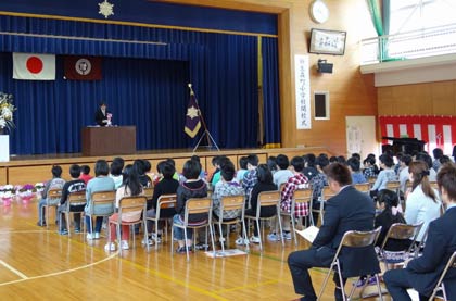  三条市下田地区の荒沢小と今年度統合した森町小で新生・森町小学校開校式