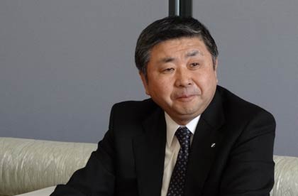 国定市長と歓談する西潟理事長