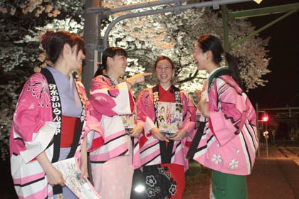 3回のけいこなどですっかり打ち解けたおいらん役