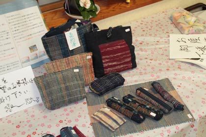 佐渡の裂き織りの作品