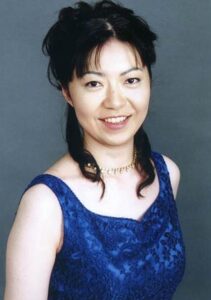 20日に福勝寺で開かれる第48回お寺で音楽を楽しむ会の作曲家シリーズ第8弾「ビギナーからマニアまで夢中になれるチャイコフスキー」で新潟の奏者ち三重奏を奏でるピアノの新美さん