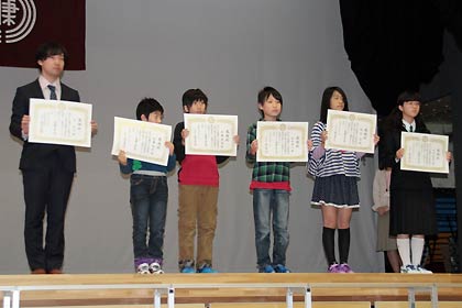 校名と校章の採用者に感謝状